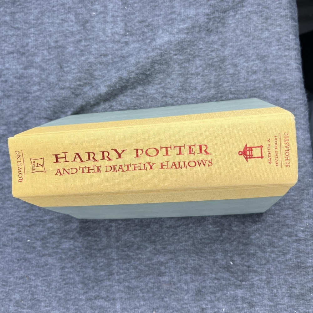 Harry Potter And The Deathly Hallows J.K. Rowling Hardcover 1st Ed 2007 Fantasy